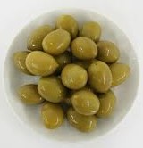 grønne oliven i skåla