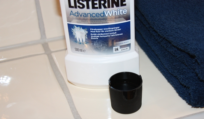 Listerine Advanced White i korken