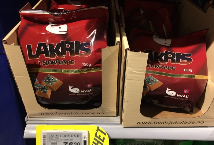 lakris-i-sjokolade-fra-hval-i-butikken