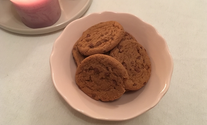 pepperkakecookies-med-sjokolade-i-skal