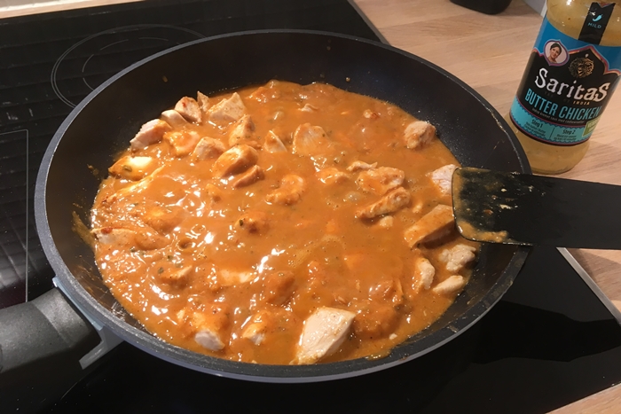 saritas-butter-chicken-i-steikepanna